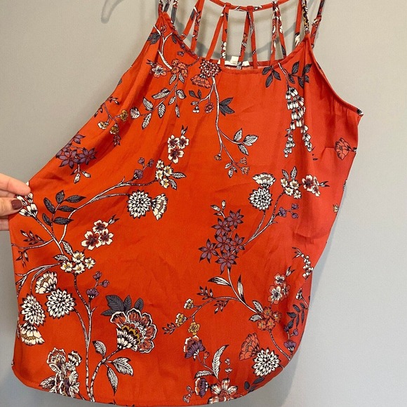 Maurices Sleeveless Blouse Adjustable Strap Open Neckline Floral Size Medium - Picture 4 of 6